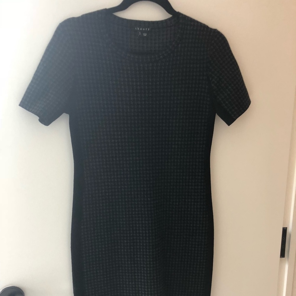 Form fitting wool Theory dress